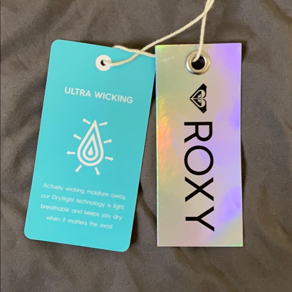 SOLD - Roxy Workout Top - Picture 3 of 4